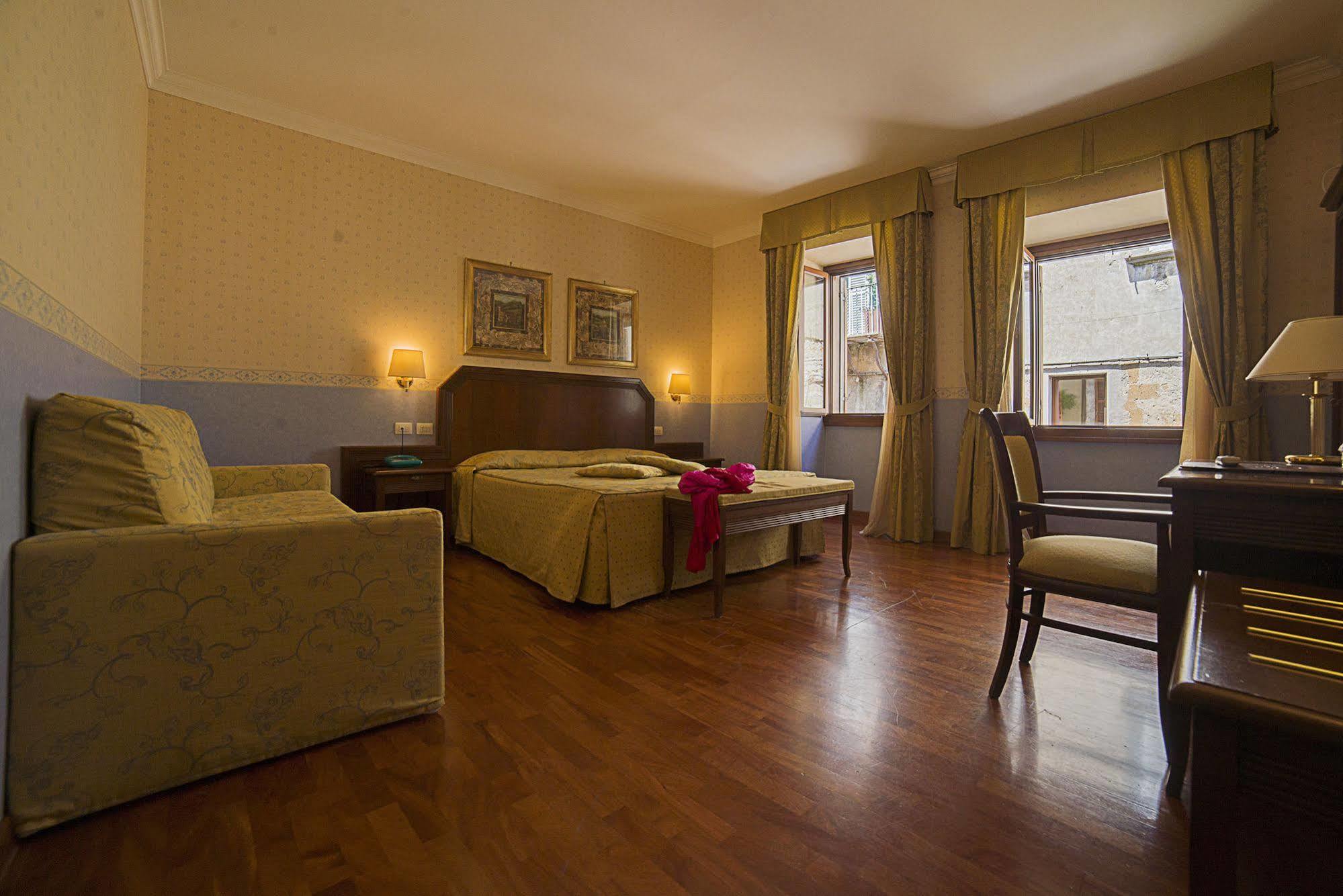Hotel Filippeschi Орвието Экстерьер фото